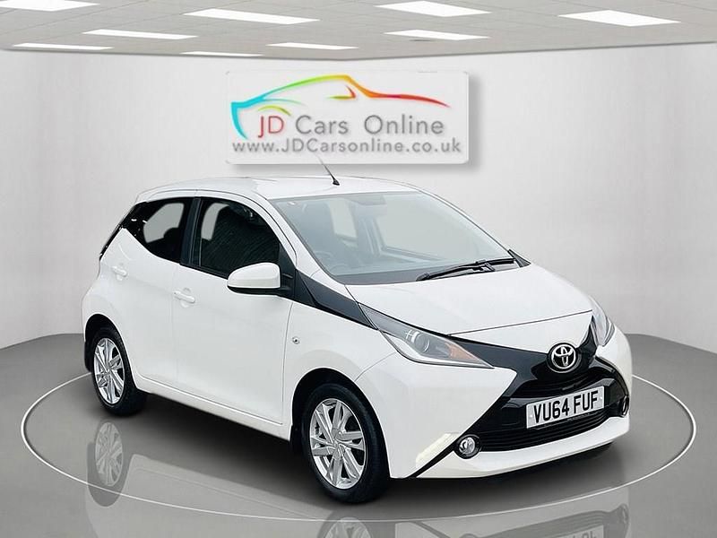 Used Toyota Aygo x-press 2014 White Hatchback