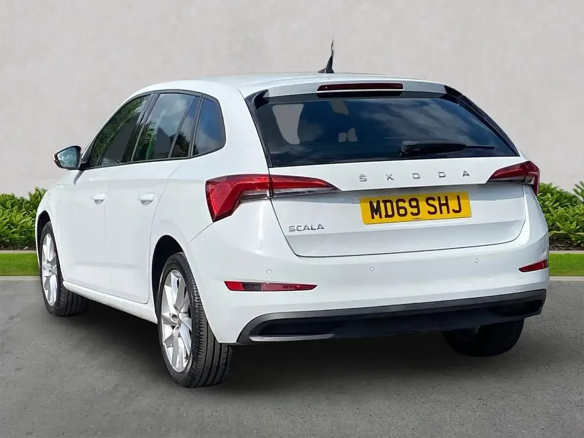 Used Skoda Scala SE L 95 HP (69 kW) 2020 White Hatchback
