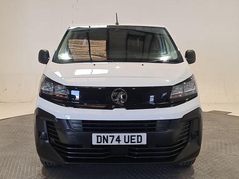Used Vauxhall Vivaro 120 HP (88 kW) 2024 White MPV