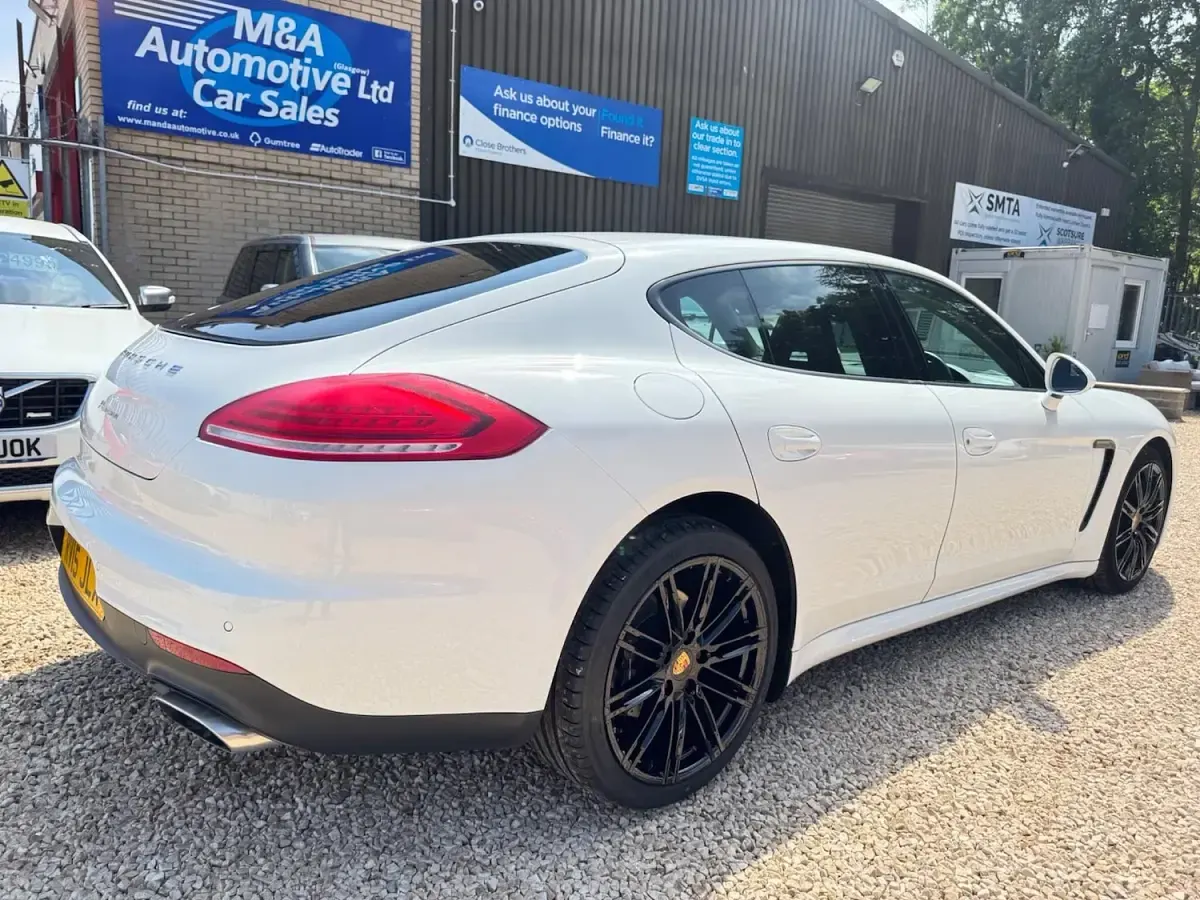 Used Porsche Panamera 300 HP (220 kW) 2015 White Hatchback