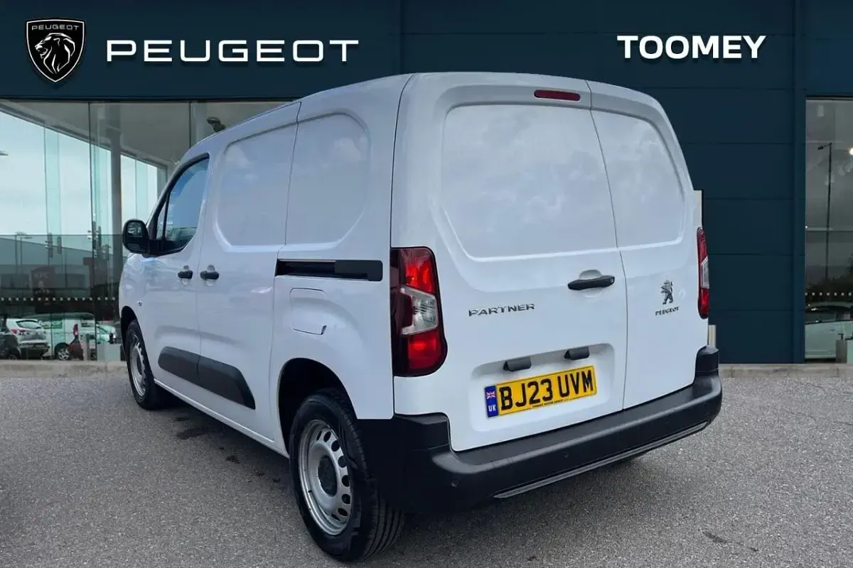 Used Peugeot Partner Premium 102 HP (75 kW) 2023 White MPV