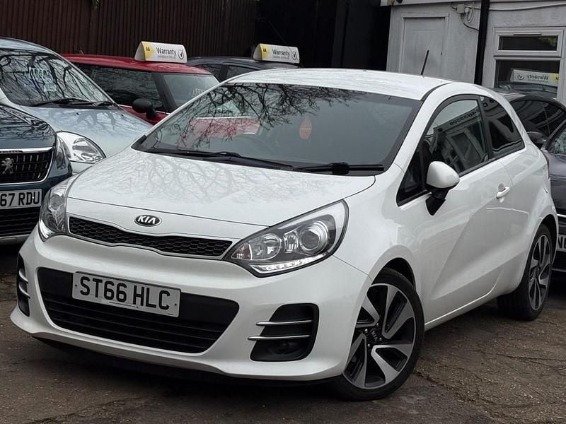 Used Kia Rio 109 HP (80 kW) 2016 White Hatchback