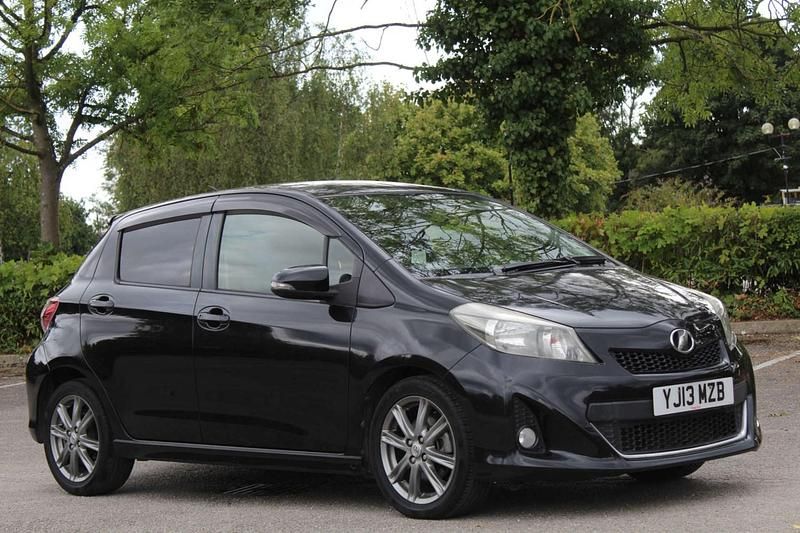 Black Used 2013 Toyota Yaris SR | £6,990 (Good price) - Image 1/4