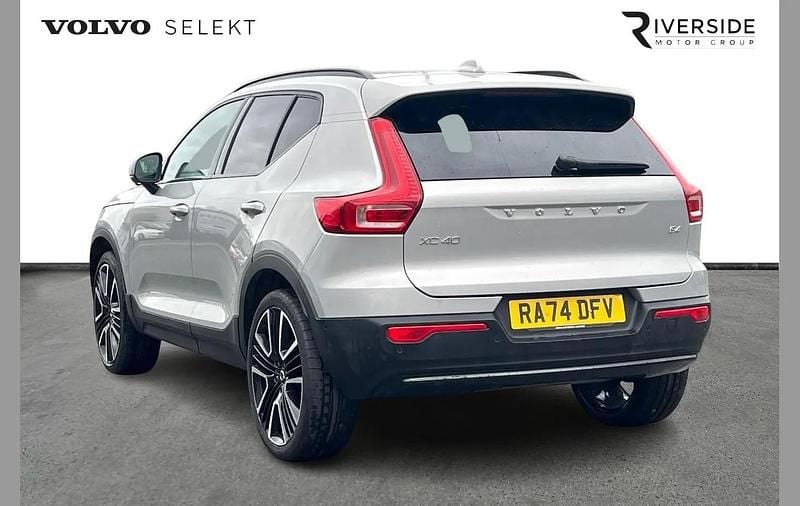 Usado Volvo XC40 Ultra 197 CV (144 kW) 2025 Plateado SUV