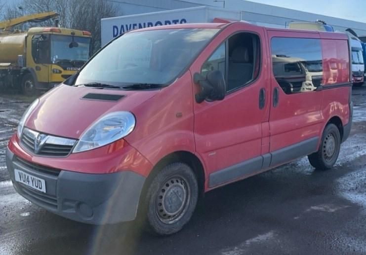 Used Vauxhall Vivaro 115 HP (84 kW) 2014 Red MPV