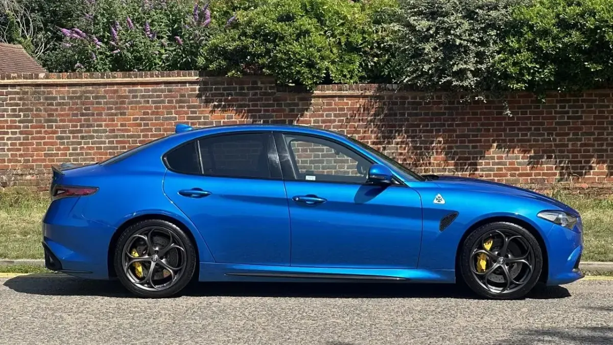 Used Alfa Romeo Giulia Quadrifoglio 503 HP (369 kW) 2022 Blue Sedan