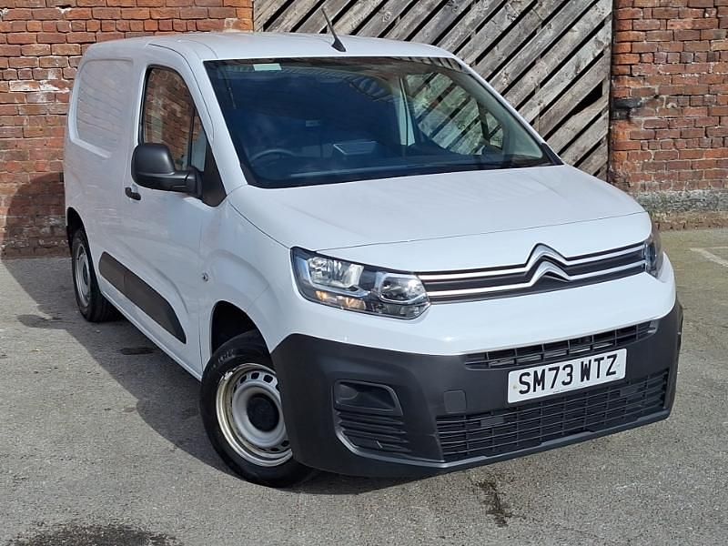 White Used 2023 Citroën Berlingo MPV | £9,998 (Super price) - Image 1/4