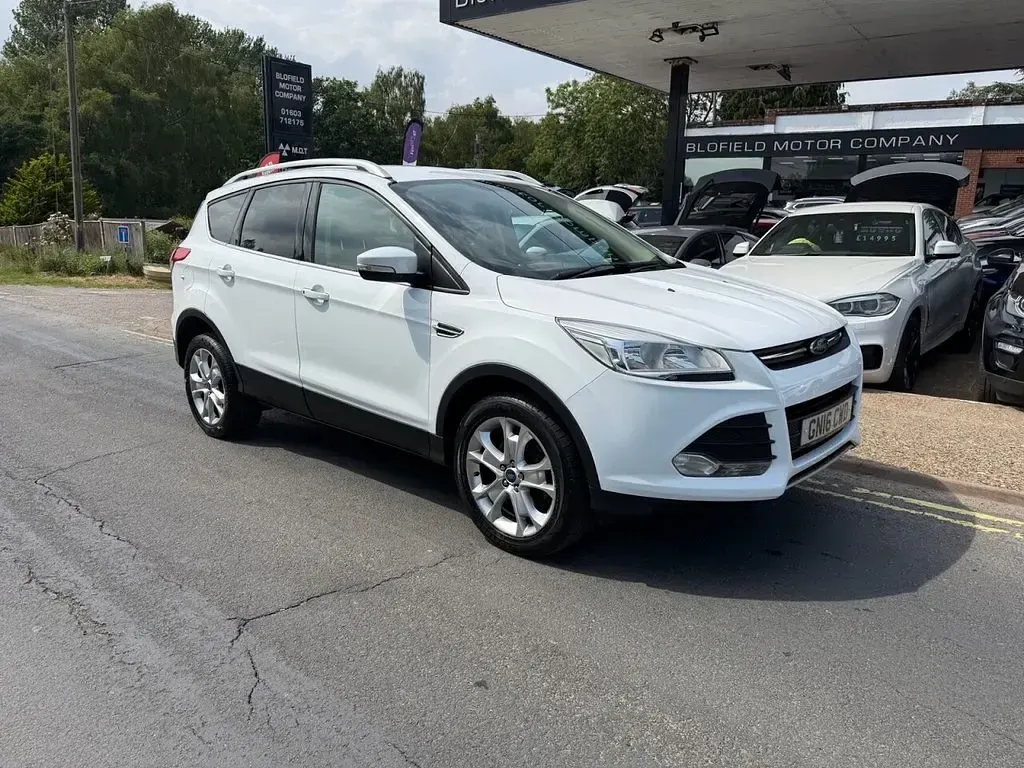 Used Ford Kuga Zetec 150 HP (110 kW) 2016 White SUV