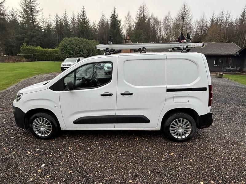White Used 2021 Citroën Berlingo MPV | £10,888 (Good price) - Image 1/4