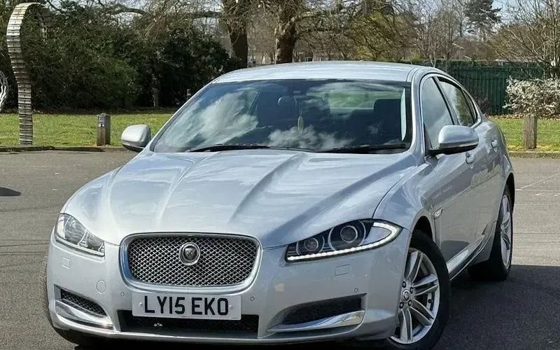 Used Jaguar XF Luxury 163 HP (119 kW) 2015 Silver Sedan
