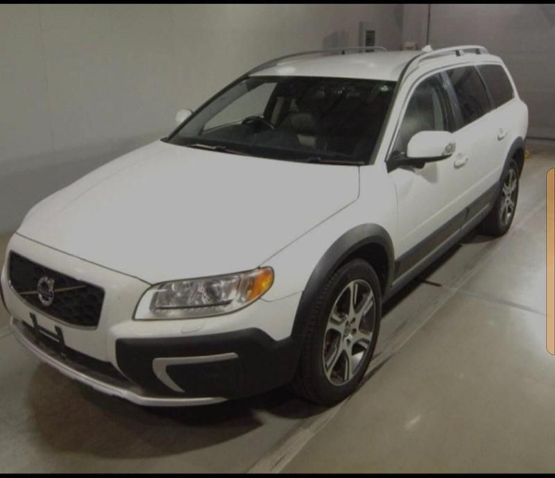 White Used 2014 Volvo XC70 SE Lux SUV | £13,999 - Image 1/2