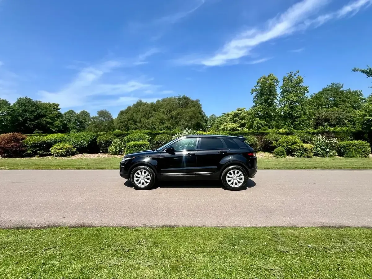 Begagnad Land Rover Range Rover evoque SE 180 HK (132 kW) 2016 Svart Kombi