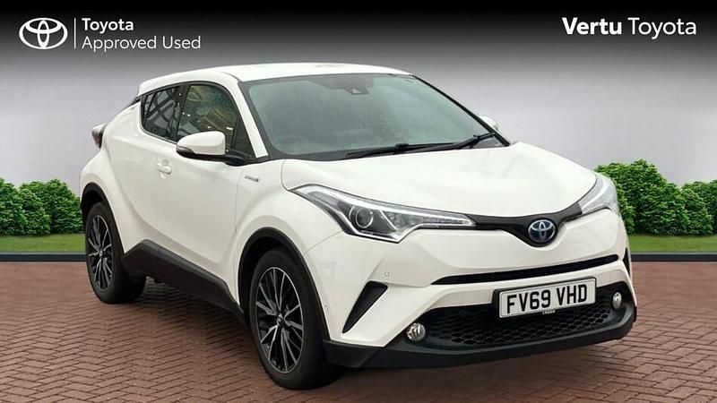 Used Toyota C-HR 122 HP (89 kW) 2019 White SUV