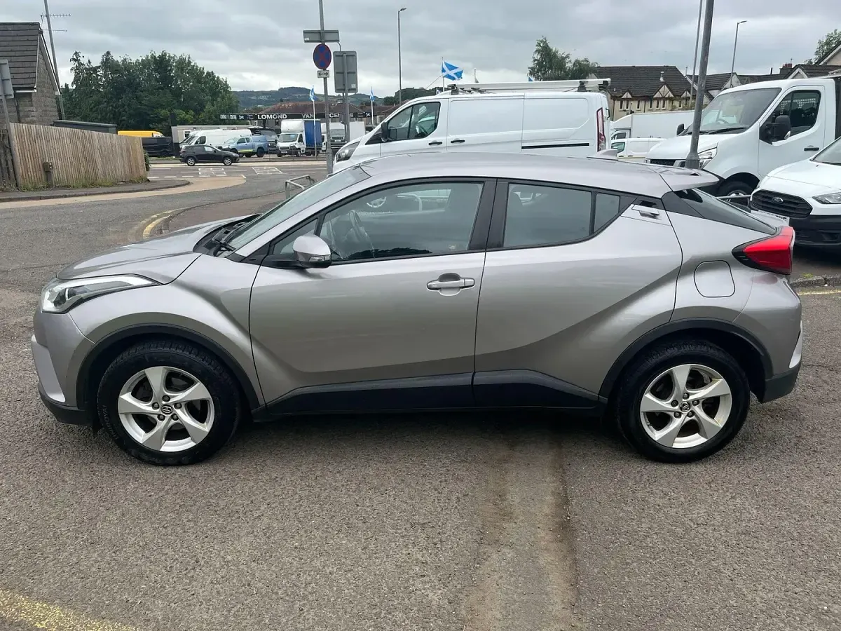 Used Toyota C-HR 116 HP (85 kW) 2017 Silver SUV