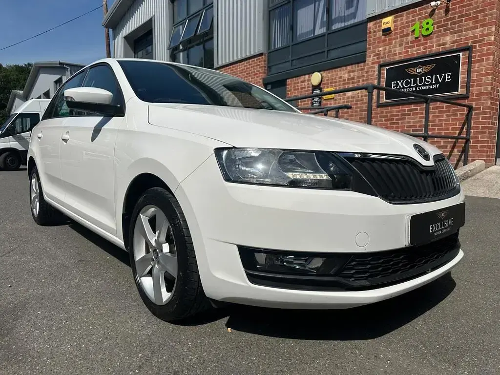 Used Skoda Rapid 2018 White Hatchback