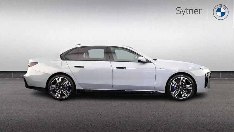 Usado BMW i7 M Sport 330 kW (449 CV) 2025 Gris Berlina