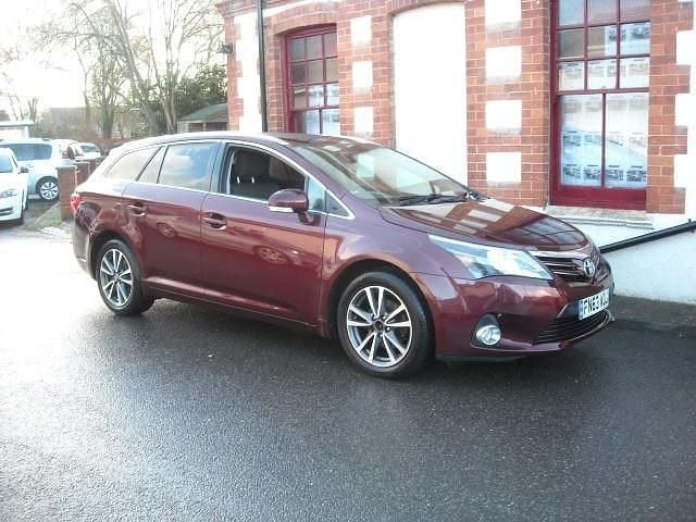 Red Used 2013 Toyota Avensis Estate | £5,750 (Fair price) - Image 1/4