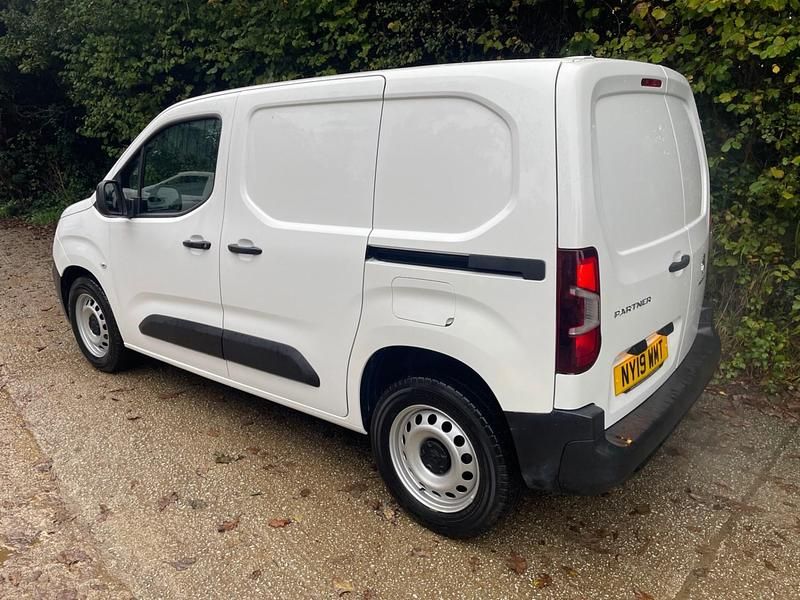 Used Peugeot Partner 100 HP (73 kW) 2019 White MPV