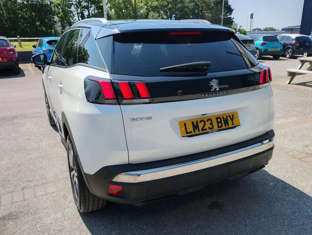 Used Peugeot 3008 Allure+ 129 HP (94 kW) 2023 White SUV