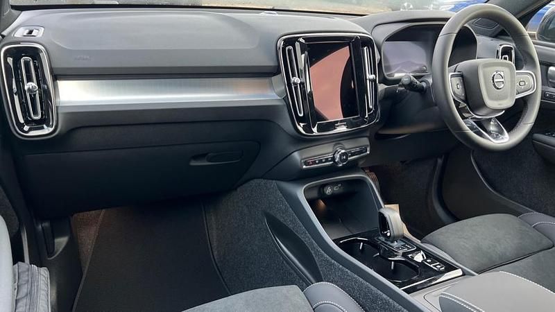 Used Volvo XC40 Plus 197 HP (144 kW) 2025 Black SUV