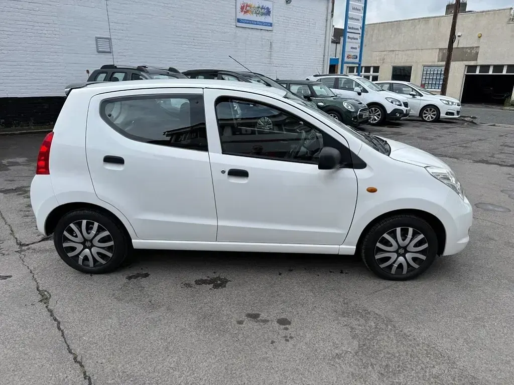 Used Suzuki Alto SZ3 68 HP (50 kW) 2012 White Hatchback