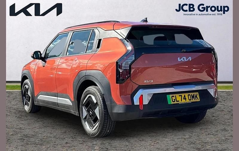 Used Kia EV3 Air 147 kW (201 HP) 2024 Orange SUV