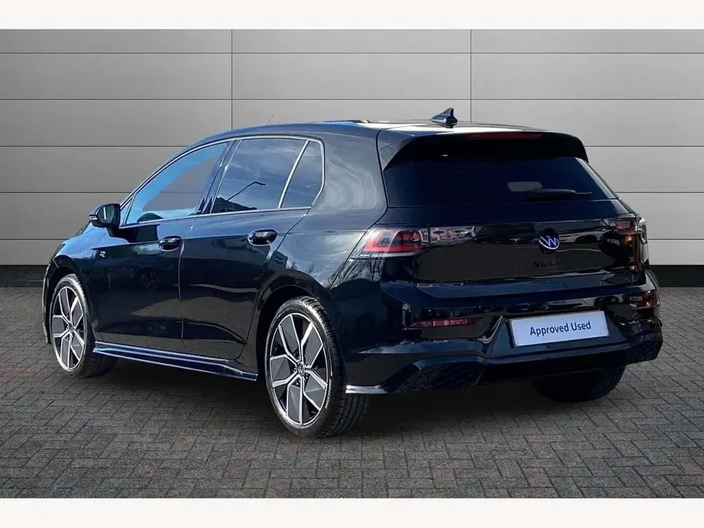 Novo VW Golf VIII Black Edition 150 HP (110 kW) 2025 Preto Citadino