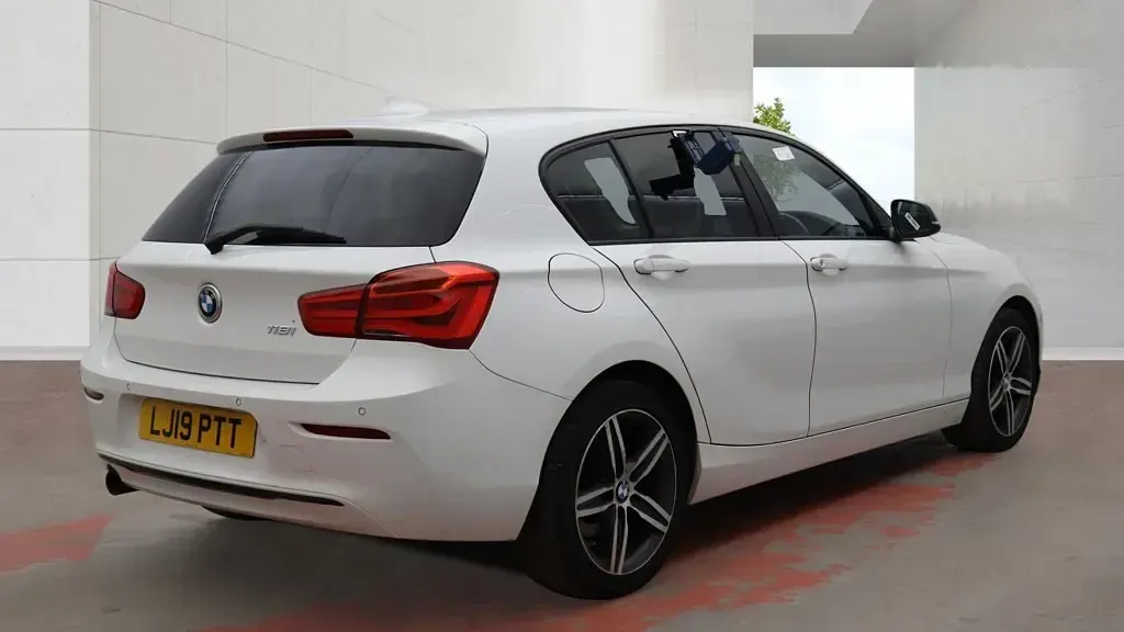 Used BMW 118 Sport Line 2019 White Hatchback