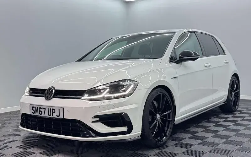 Begagnad VW Golf VII R 310 HK (228 kW) 2018 Halvkombi
