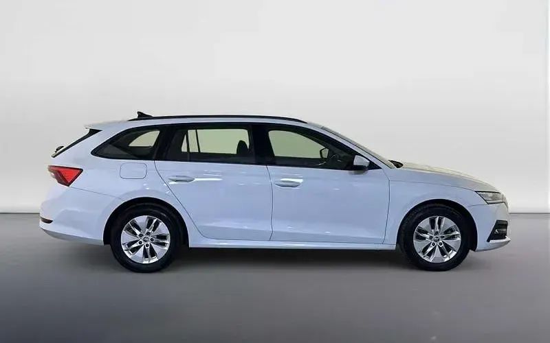 Used Skoda Octavia SE Technology 116 HP (85 kW) 2021 White Estate