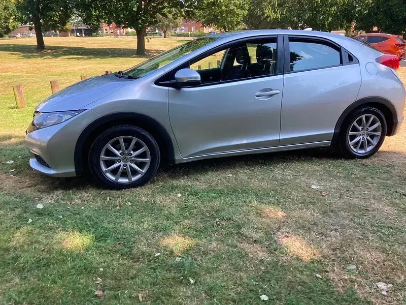 Used Honda Civic S 100 HP (73 kW) 2014 Silver Hatchback