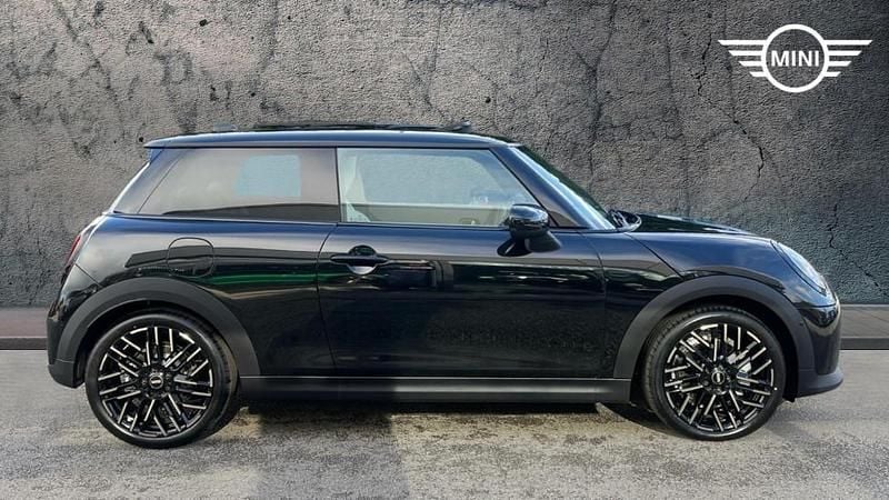Used Mini Cooper Hatch 113 kW (154 HP) 2025 Black Hatchback