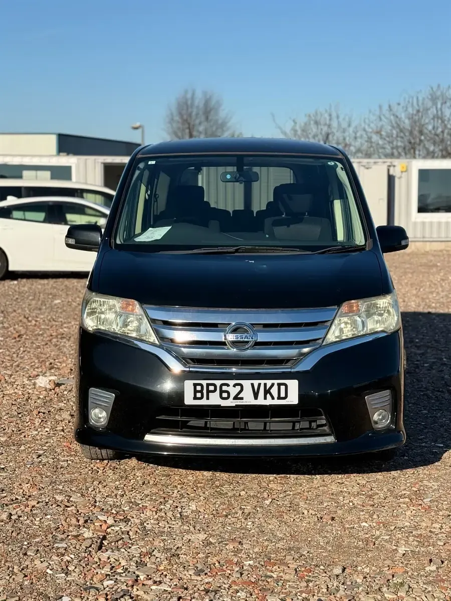 Usado Nissan Serena S 2013 Negro Monovolumen