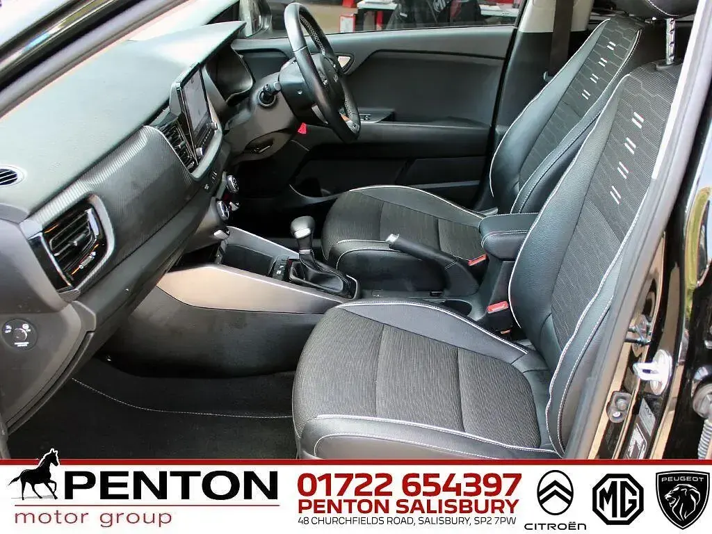 Used Kia Stonic GT-Line 99 HP (72 kW) 2023 Black SUV