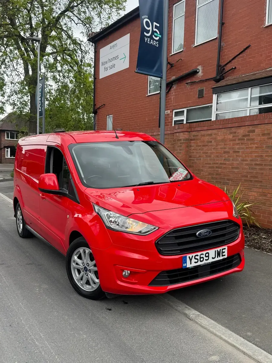 Used Ford Transit Connect Limited 120 HP (88 kW) 2020 Red MPV