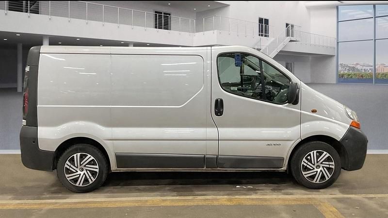 Used Renault Trafic 2005 Silver MPV