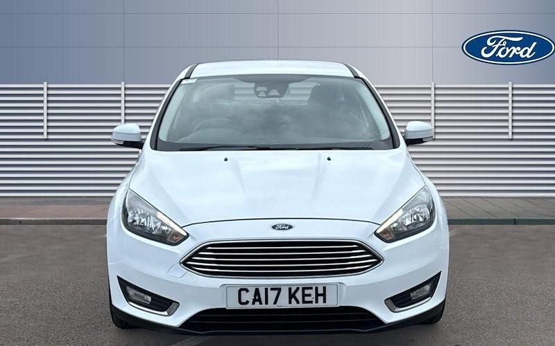 Used Ford Focus Titanium 120 HP (88 kW) 2017 White Hatchback