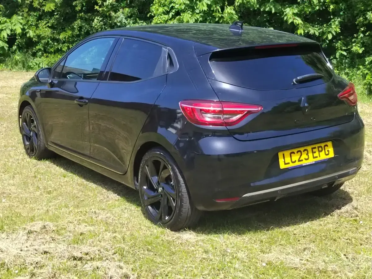 Used Renault Clio V Engineered 92 HP (67 kW) 2023 Black Hatchback