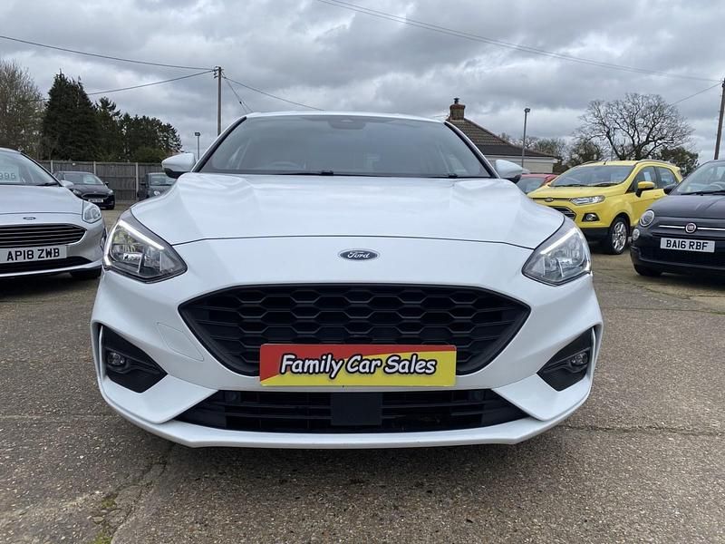 Used Ford Focus ST-Line 125 HP (91 kW) 2021 White Hatchback