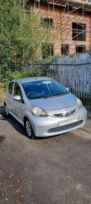 Used Toyota Aygo 67 HP (49 kW) 2006 Silver Hatchback