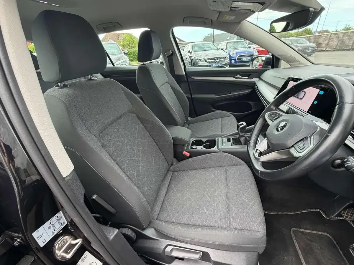 Used VW Golf VII Life 150 HP (110 kW) 2021 Black Hatchback