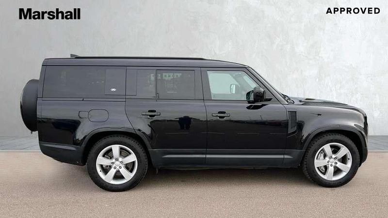 Used Land Rover Defender HSE 300 HP (220 kW) 2024 Metallic  santorini black SUV