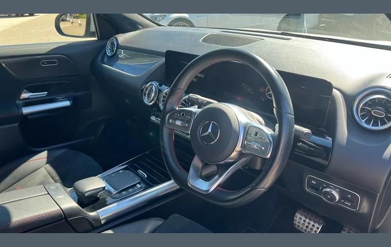 Używany Mercedes GLA220 Executive 190 KM (139 kW) 2023 Srebrny SUV
