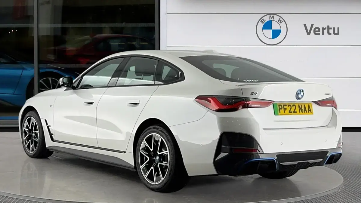Used BMW i4 Comfort Edition 250 kW (340 HP) 2022 Mineral white Sedan