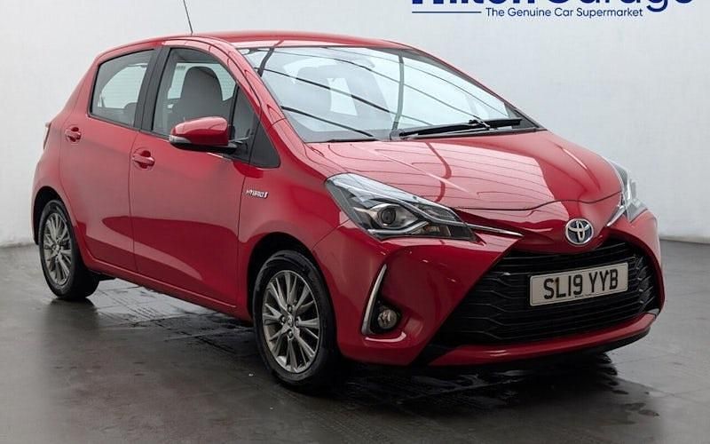 Red Used 2019 Toyota Yaris Hybrid Hatchback | £11,350 (Good price) - Image 1/4