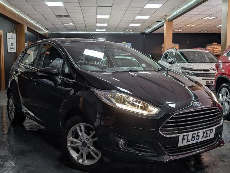 Black Used 2015 Ford Fiesta Zetec Hatchback | £4,030 (Good price) - Image 1/4
