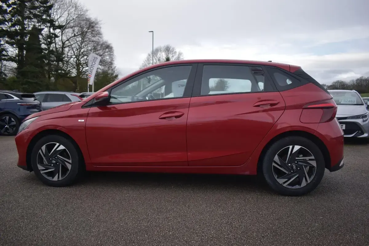 Used Hyundai i20 SE 100 HP (73 kW) 2022 Red Hatchback
