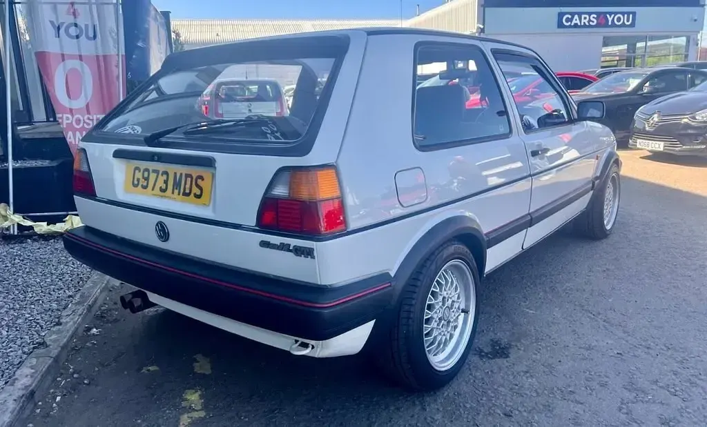 Begagnad VW Golf II 1989 Vit Halvkombi