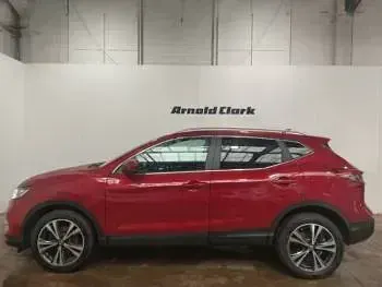 Used Nissan Qashqai N-Connecta 110 HP (80 kW) 2018 Red SUV