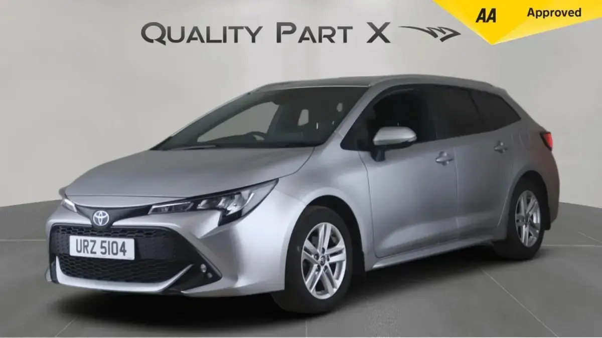 Usado Toyota Corolla 2023 Plateado Familiar